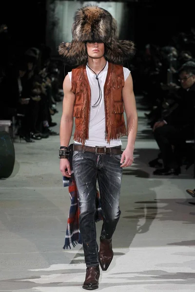 Look 12